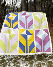 Load image into Gallery viewer, Wildflower Quilt Kit for Suzy Quilts | Fresh Linen
