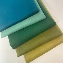 Load image into Gallery viewer, Peppered Cotton by Pepper Cory for Studio E is a shot cotton. Shot Cotton uses one color thread for the warp and a different color thread for the weft, creating a beautiful "peppered" effect. This collection is super soft with a gorgeous "textured" color effect. Available at globalfibershop.com.