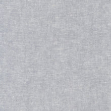 Load image into Gallery viewer, Yarn-dyed Essex linen in steel. This is the suggested binding for the Winter's Walk Garland Quilt by Suzy Quilts.