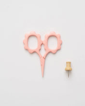Load image into Gallery viewer, Pink Scallop Handle Embroidery Scissors
