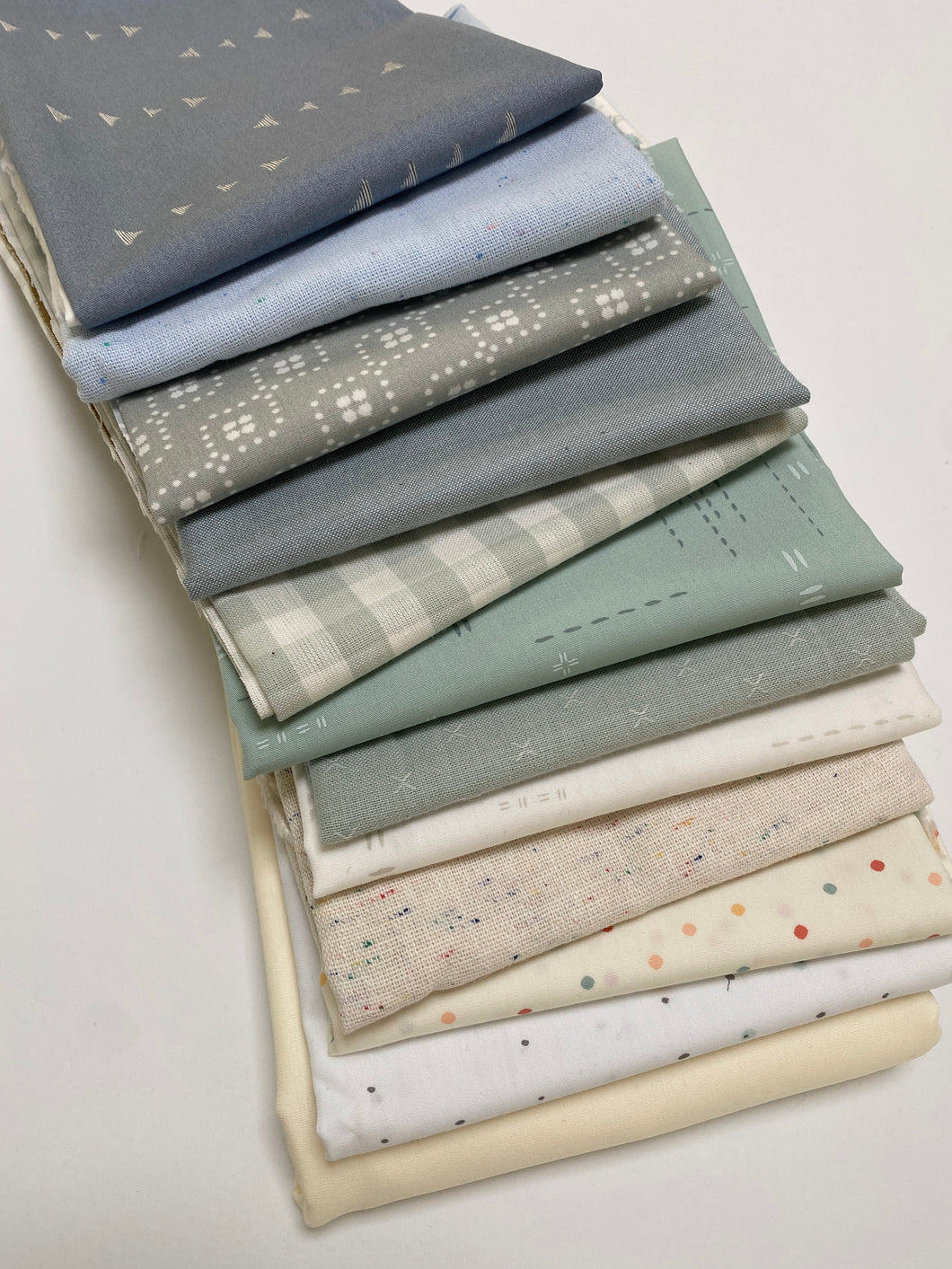 Glitter and Glow by Suzy Quilts | creamy, scrappy bundles 2.0!